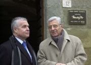 Una targa in Piazza Grande