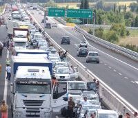 A1: si ribalta camion tra Incisa e Valdarno, un ferito lieve