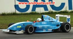 La monoposto di Fausti esposta nel centro di Arezzo