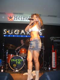 Dora Lee e I Punto HIT in concerto stasera allo Sugar Reef