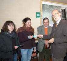 Gli studenti da Benigni con i biglietti degli amministratori