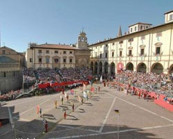 Giostra: spettatori dai cinque continenti Giostra: spettatori dai cinque continenti