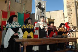 Il Sindaco Fanfani premia i giostratori Il Sindaco Fanfani premia i giostratori