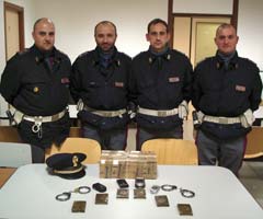 Tre arresti e oltre un chilogrammo di hashish sequestrato
