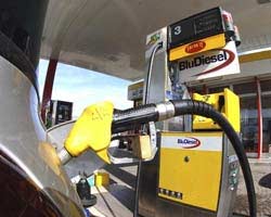 Benzina, prezzo alle stelle: la verde supera euro 1,3 al litro