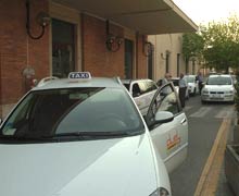 Taxi per il Dolceverde: riprende il servizio per la discot Taxi per il Dolceverde: riprende il servizio per la discot
