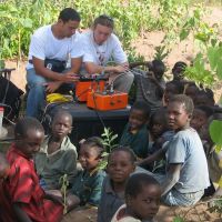 Due studenti del centro di Geotecnologie in Tanzania