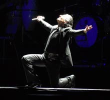 Uno strepitoso Fiorello incanta il pubblico di Arezzo