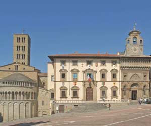 Lavori in Piazza Grande: domani riapre Via Vasari