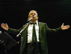 Paolo Rossi dal palco di Piazza Grande