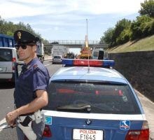 In viaggio con il gasolio ‘tarocco’, due camion sequestrati