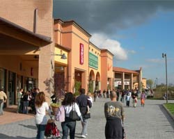 Shopping e territorio: sconti per i turisti dell’Outlet di Foiano