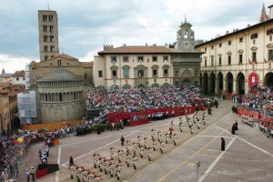 Giostra del Saracino: entrano in Piazza le rappresentanze dei Quartieri