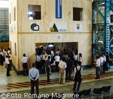 La casa in legno di sette piani resiste a un sisma devastante
