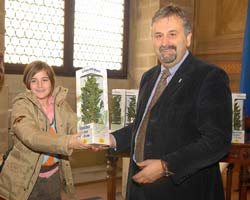 Festa dell’albero: consegnate ai bambini 150 piantine di alloro