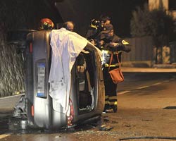 Schianto in auto: muoiono due giovanissimi