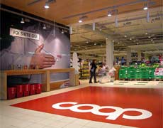 La Sezione Coop Centro Italia di Bibbiena dispensa doni ai soci