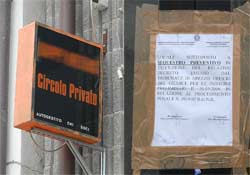 Sequestrato circolo a luci rosse