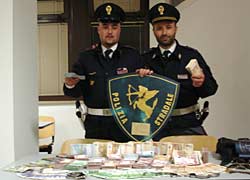 In manette due rapinatori, nascosti nell’auto oltre 110mila euro
