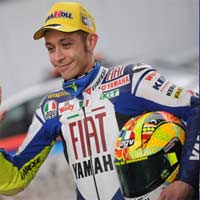 Rossi trionfa nel Gp Repubblica Ceca, Stoner fuori al 6 giro