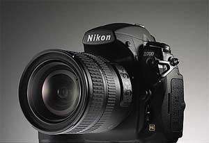 Con il dna della D3 arriva la nuova Nikon D700