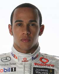 Hamilton trionfa a Shangai, sul podio Vettel e Webber