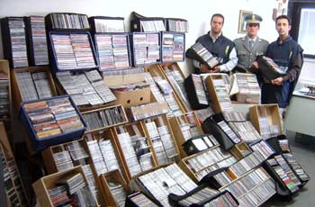 Maxi sequestro di Cd e Dvd pirata