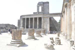 Pompei, crolla Domus Gladiatori