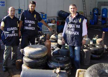 La Guardia di Finanza sequestra a Firenze gasolio e bombole di gpl