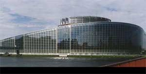 Strasburgo, crolla il soffitto del Parlamento europeo Strasburgo, crolla il soffitto del Parlamento europeo