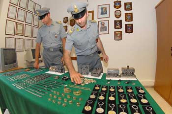 12mila prodotti contraffatti sequestrati dalla Guardia di Finanza