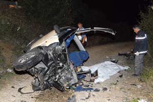 Scontro fra due auto, due morti e due feriti