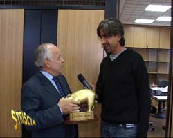 Striscia consegna il tapiro d’oro all’Ama