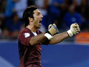 Calcio, infortunati Buffon e Camoranesi