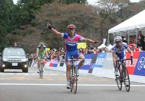 Cunego chiude la stagione vincendo a Utsonomiya