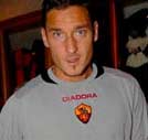 Calcio, per Totti due mesi di stop