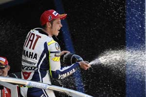 Valentino vince in Spagna una gara carica di emozioni Valentino vince in Spagna una gara carica di emozioni