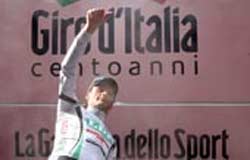 Giro d’Italia, Menchov vince quinta tappa. Di Luca maglia rosa