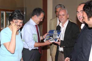 Romano Prodi ad Arezzo per visitare la mostra sui della Robbia