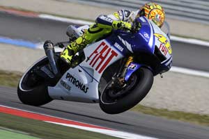Rossi in pole nel Gp di Germania, davanti a Lorenzo e Stoner