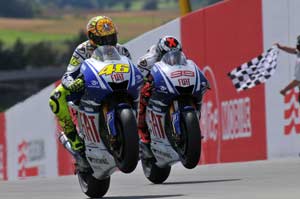 MotoGP, in Germania Rossi trionfa ed eguaglia Agostini