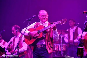 Arbore e la sua band sul palco dell’Aquila