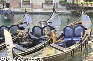 Con una bara fucsia, Venezia si prepara a celebrare il suo funerale