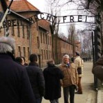 20091218_fanfani_auschwitz