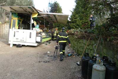 Monte San Savino: 5 feriti in esplosione laboratorio artigianale