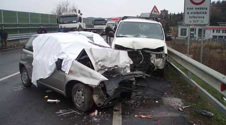 Muore a 42 anni in uno scontro frontale