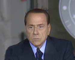 Nel reggiano manifesti con minacce di morte a Berlusconi
