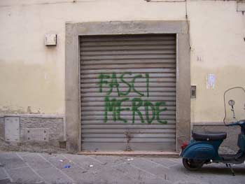 CasaPound Arezzo: spettri contro Spazio Lacerba CasaPound Arezzo: spettri contro Spazio Lacerba