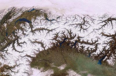 Veduta di parte dell’arco alpino e dei laghi lombardi