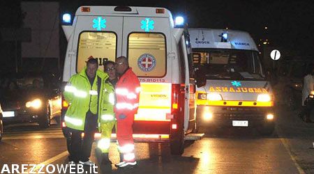 Cortona dopo un incidente in moto rimangono gravemente feriti due aretini